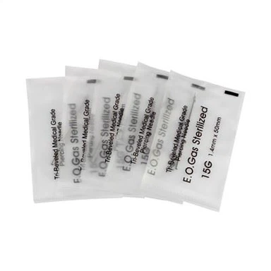 Ausų vėrimo adatos